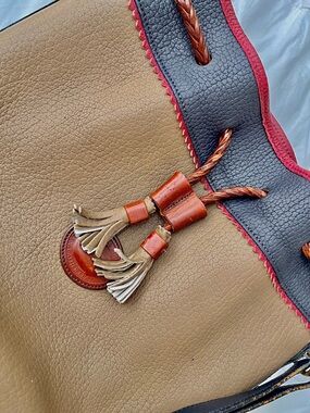 Dooney & Bourke Vintage Duck 🦆 logo Leather Tassel Drawstring Bucket bag